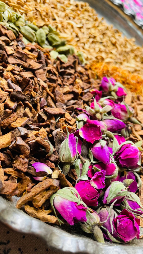 چای میوهای ویژه رایکا (به، سیب، بهارنارنج، گل سرخ و هل) ۱۰۰ گرم